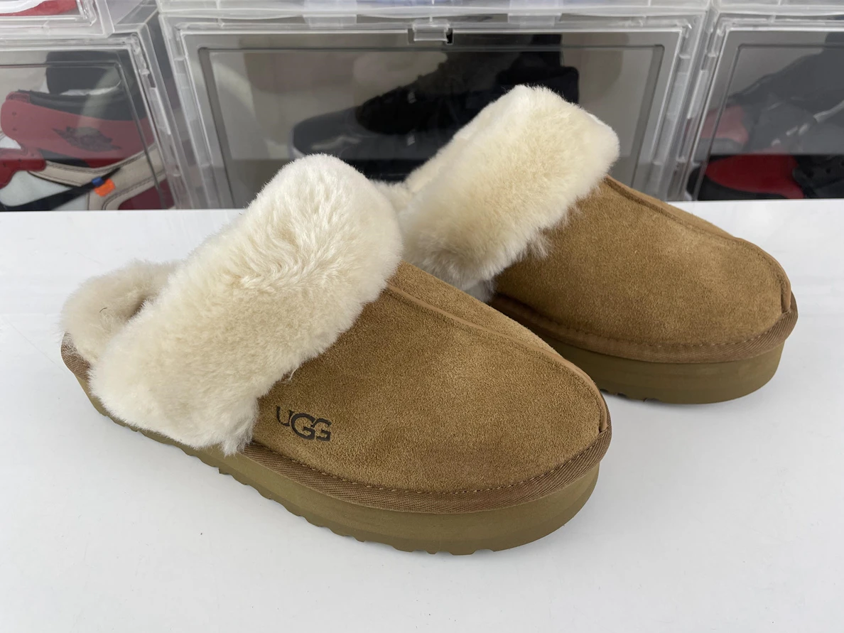 Comfortable UGG women winter shoes with furs 3564