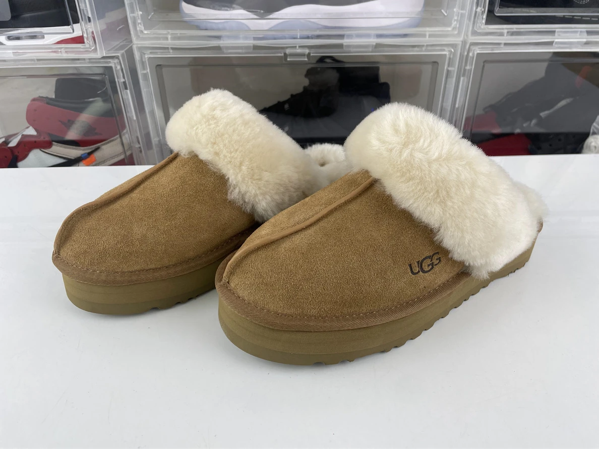 Comfortable UGG women winter shoes with furs 3564