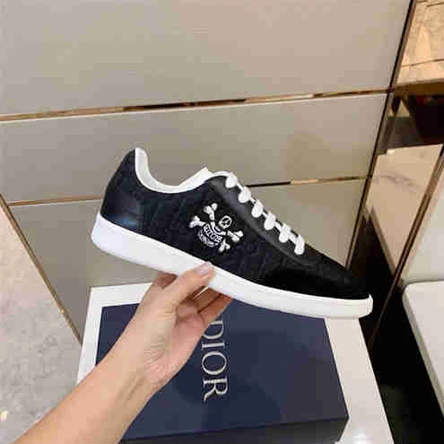 DR Sneaker BestValue 1640