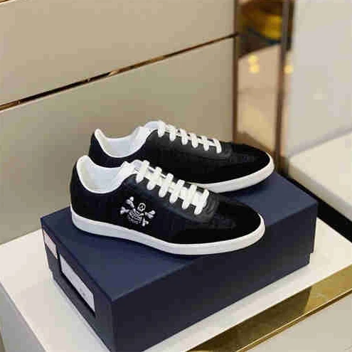 DR Sneaker BestValue 1640