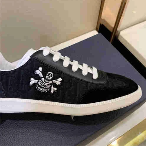 DR Sneaker BestValue 1640
