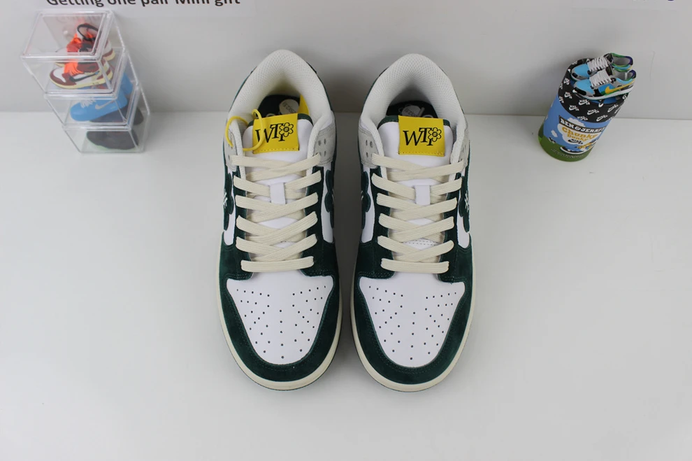 DUNK Water the Plant Shroom White Green flower Trendy 1737