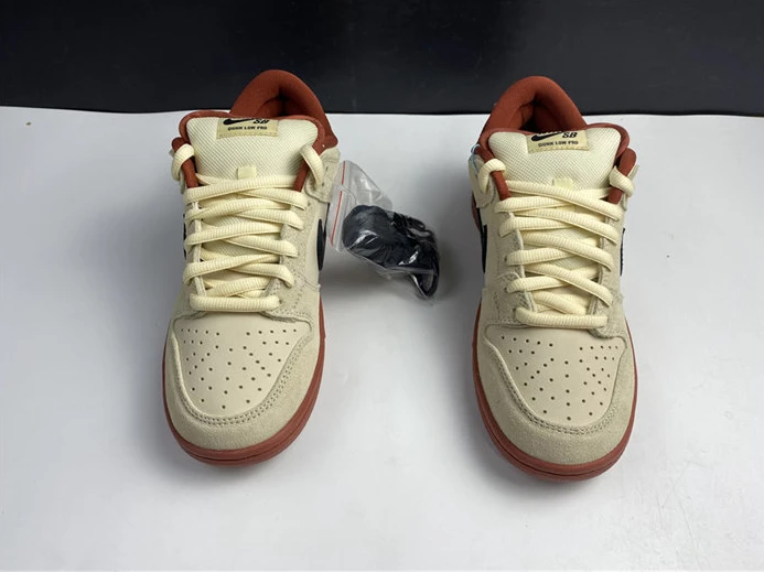DailyWear 4194 Nike SB Dunk Low Pro Hennessy BQ6817- 2180