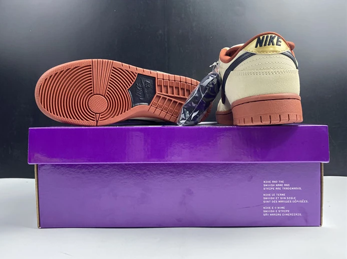 DailyWear 4194 Nike SB Dunk Low Pro Hennessy BQ6817- 2180
