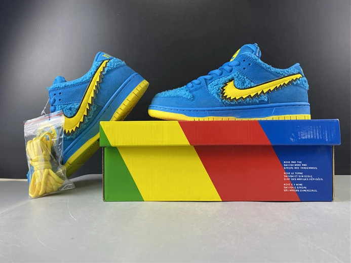 DailyWear 4772 Grateful Dead x Nike SB Dunk Low CJ5378- 2154