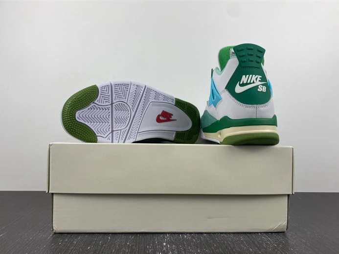 DailyWear Air Jordan 4 PE SB AJ4-KNCW 822