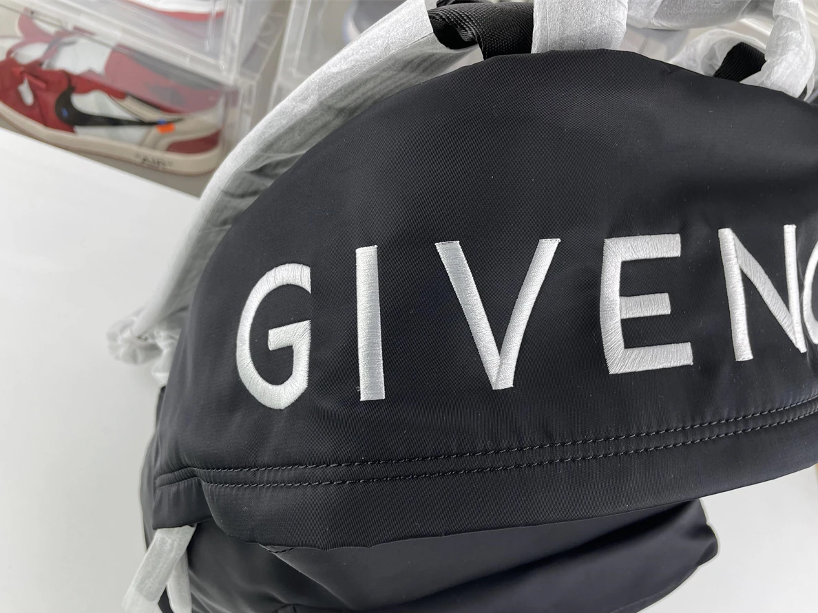 DailyWear GIVENCHY BackPack ( 35 x 9 x 45cm) 279
