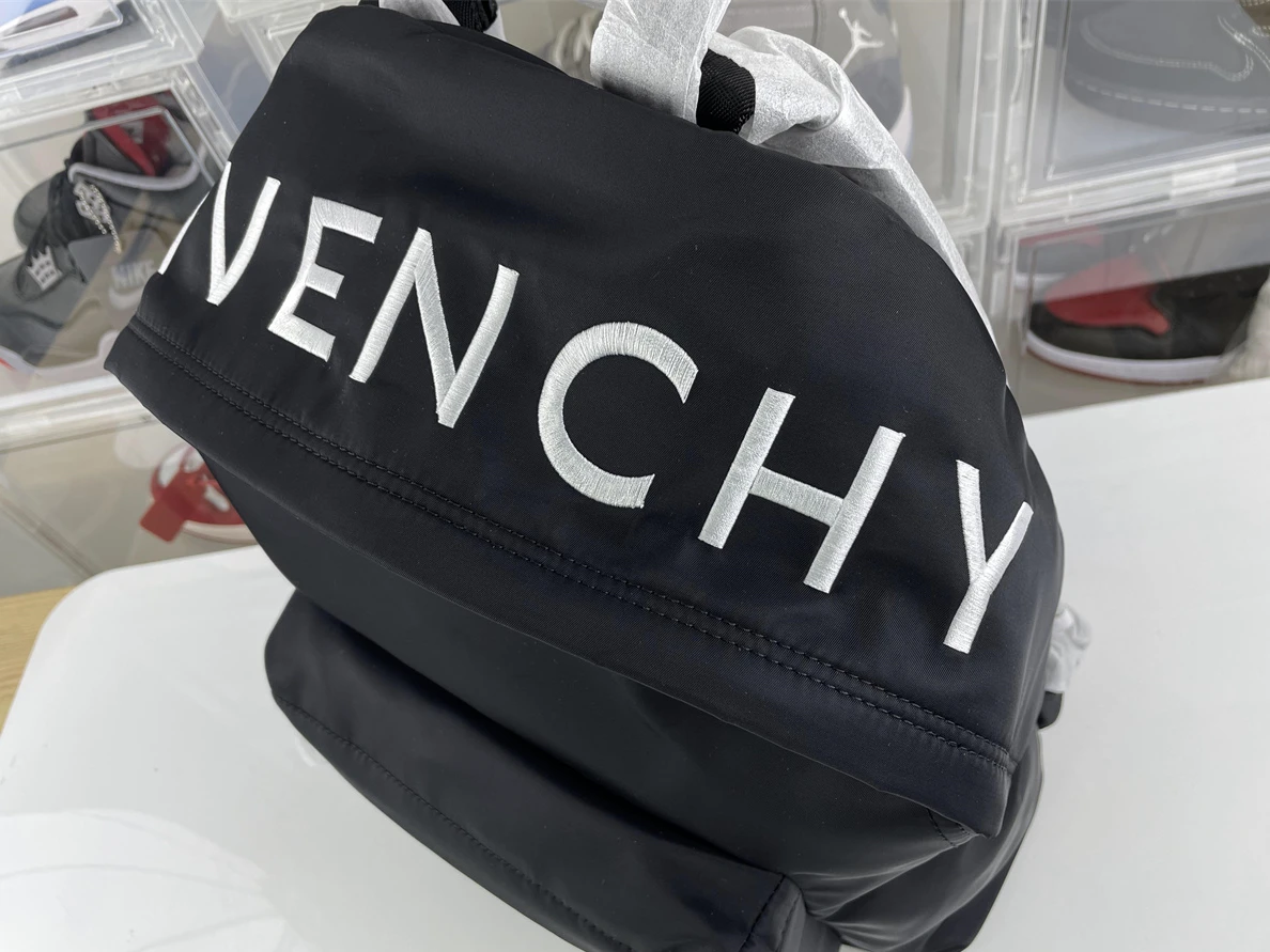 DailyWear GIVENCHY BackPack ( 35 x 9 x 45cm) 279