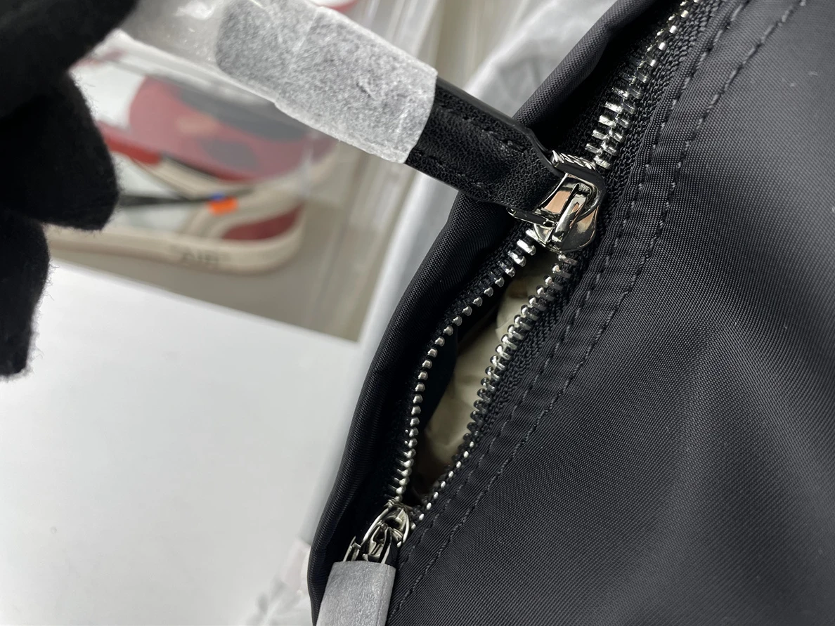 DailyWear GIVENCHY BackPack ( 35 x 9 x 45cm) 279