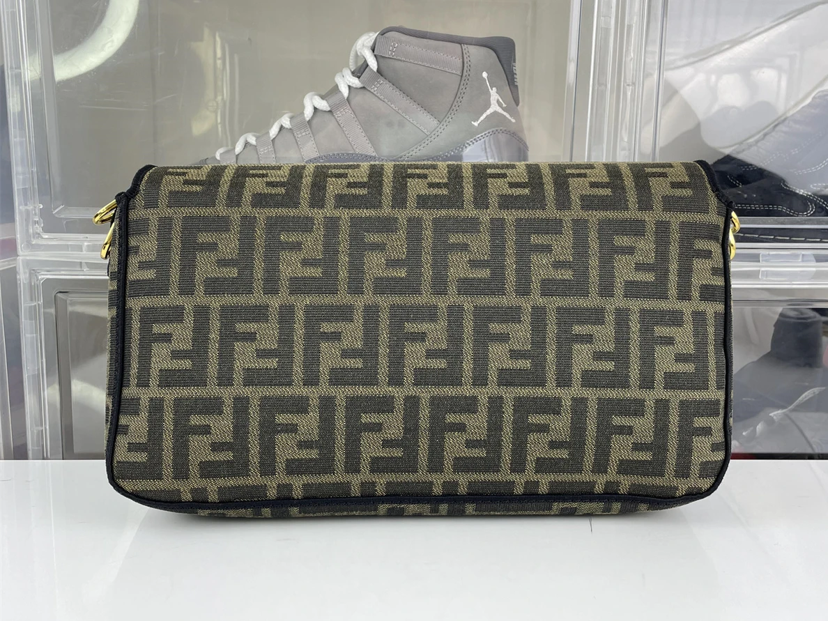 FENDI Baguette FF LOGO brown bag M size ( 26 x 16 x 4 cm) SportInspired 241