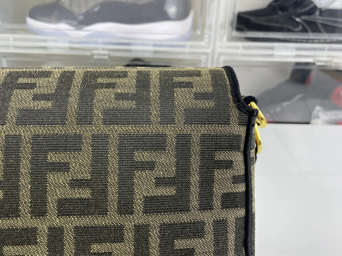 FENDI Baguette FF LOGO brown bag M size ( 26 x 16 x 4 cm) SportInspired 241