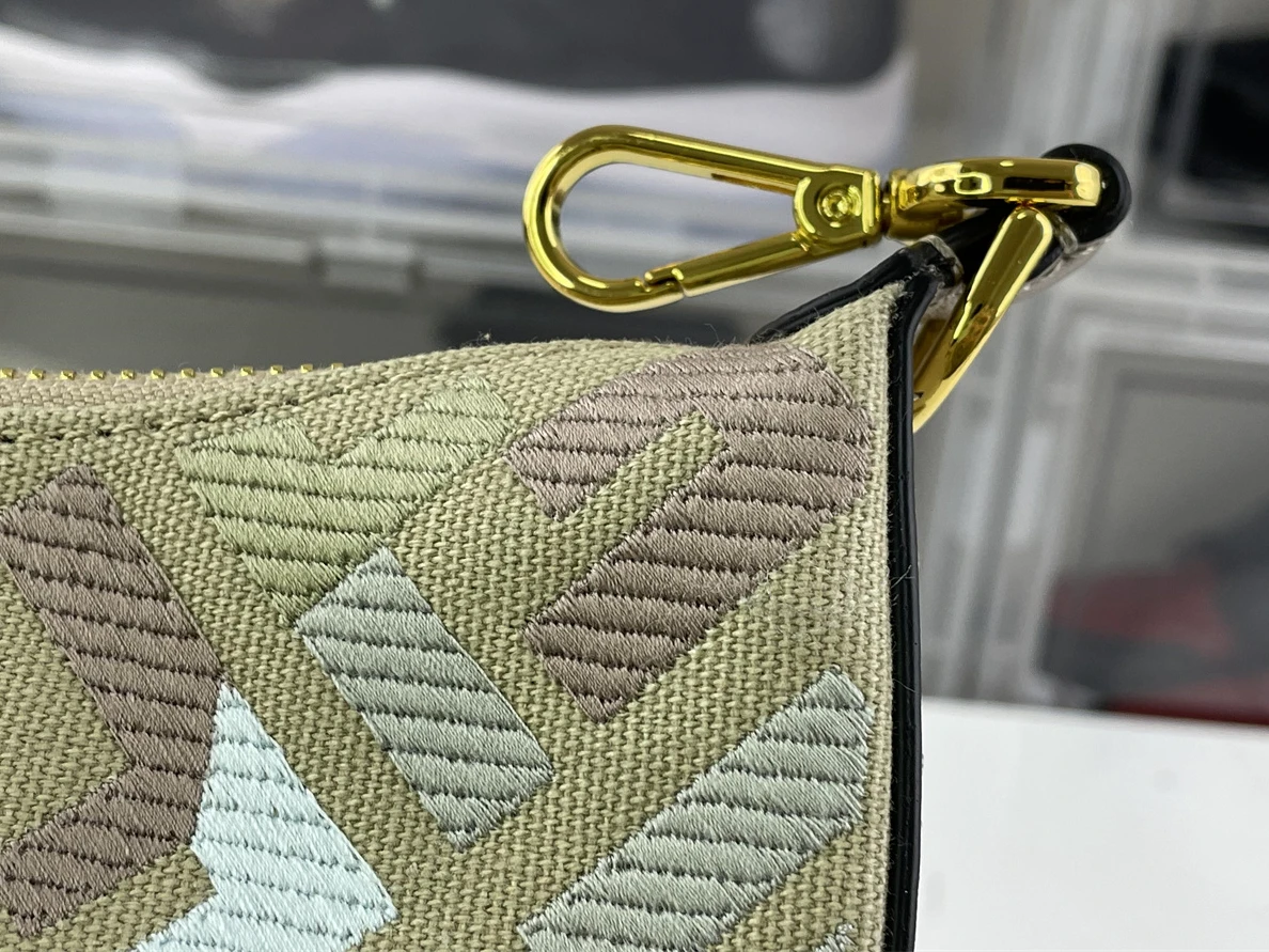 FENDI Graphy Moon shape handling bag small size ( 20 x 13 cm) Comfortable 235