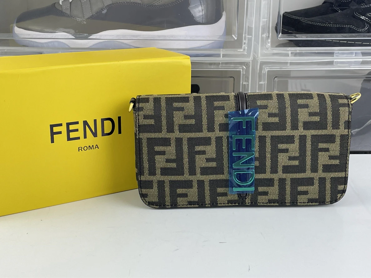 FENDI Grayphy bag with GOLD LOGO ( 22 x 11 x 5 cm) card bag inside GoodFit 236