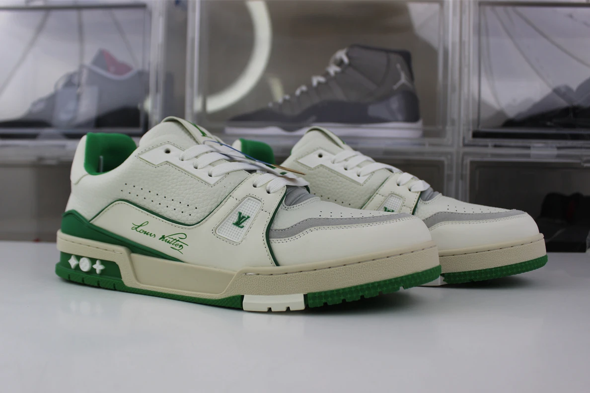 Fashionable 2652 Louis Vuitton White Green ARCH Light Sneaker 201