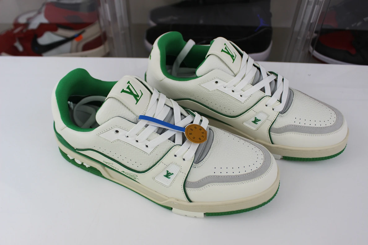 Fashionable 2652 Louis Vuitton White Green ARCH Light Sneaker 201