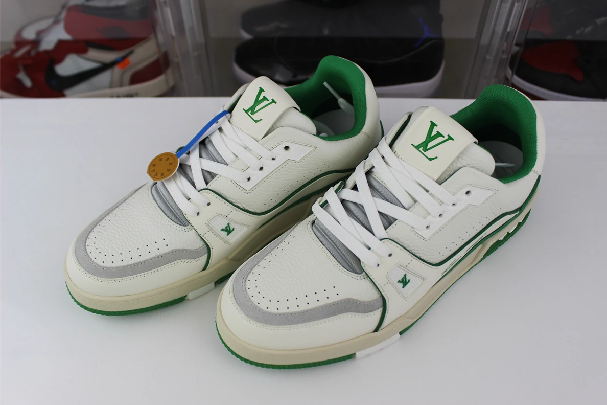 Fashionable 2652 Louis Vuitton White Green ARCH Light Sneaker 201