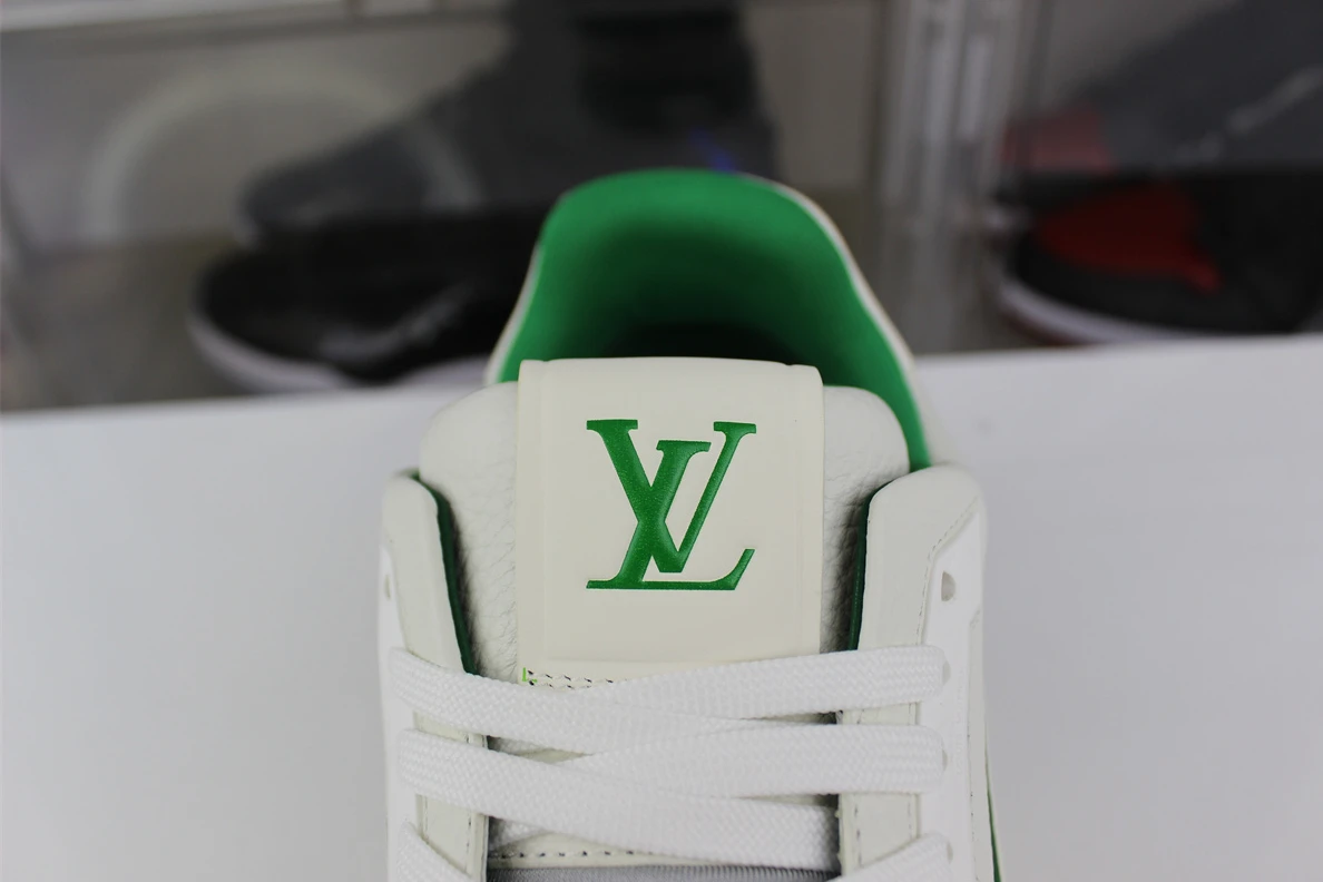 Fashionable 2652 Louis Vuitton White Green ARCH Light Sneaker 201