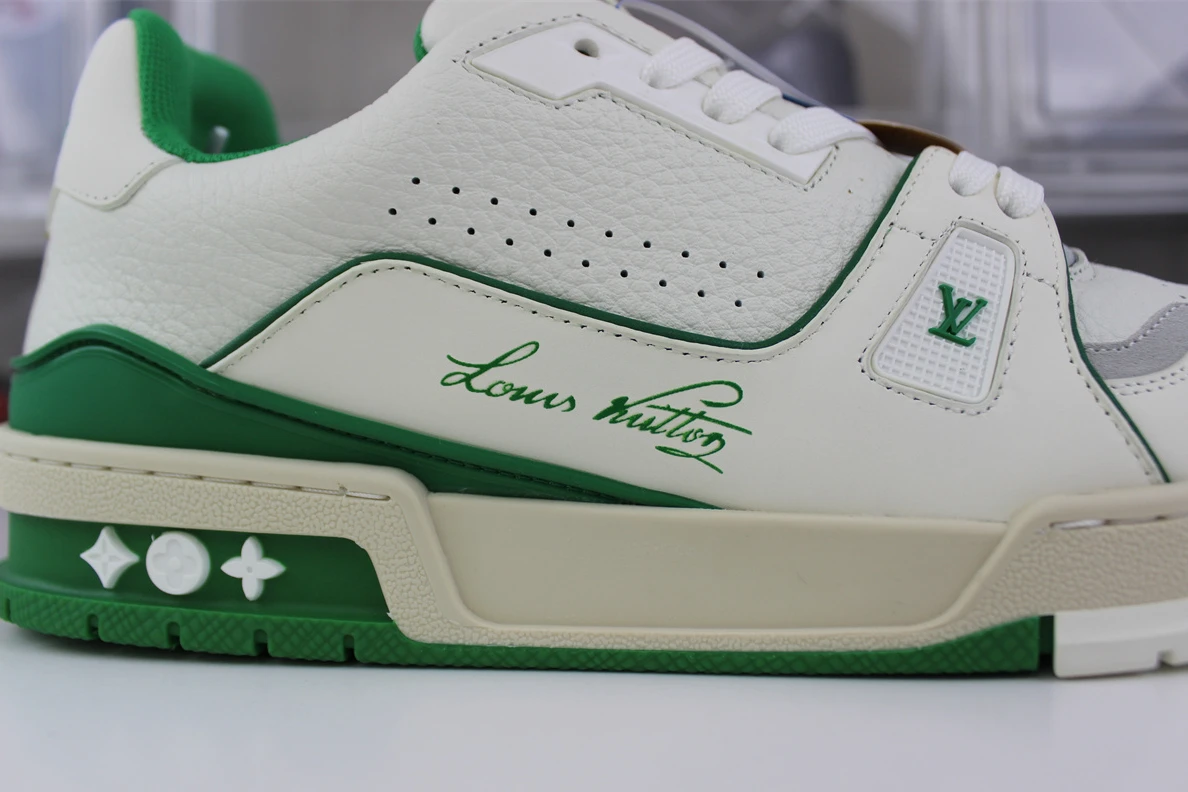 Fashionable 2652 Louis Vuitton White Green ARCH Light Sneaker 201