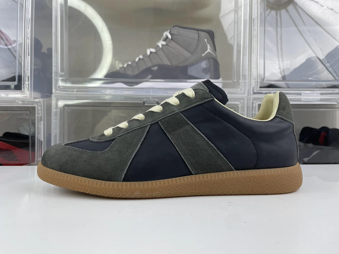 Fashionable 4531 Maison Margiela No.22 Black Grey 3550