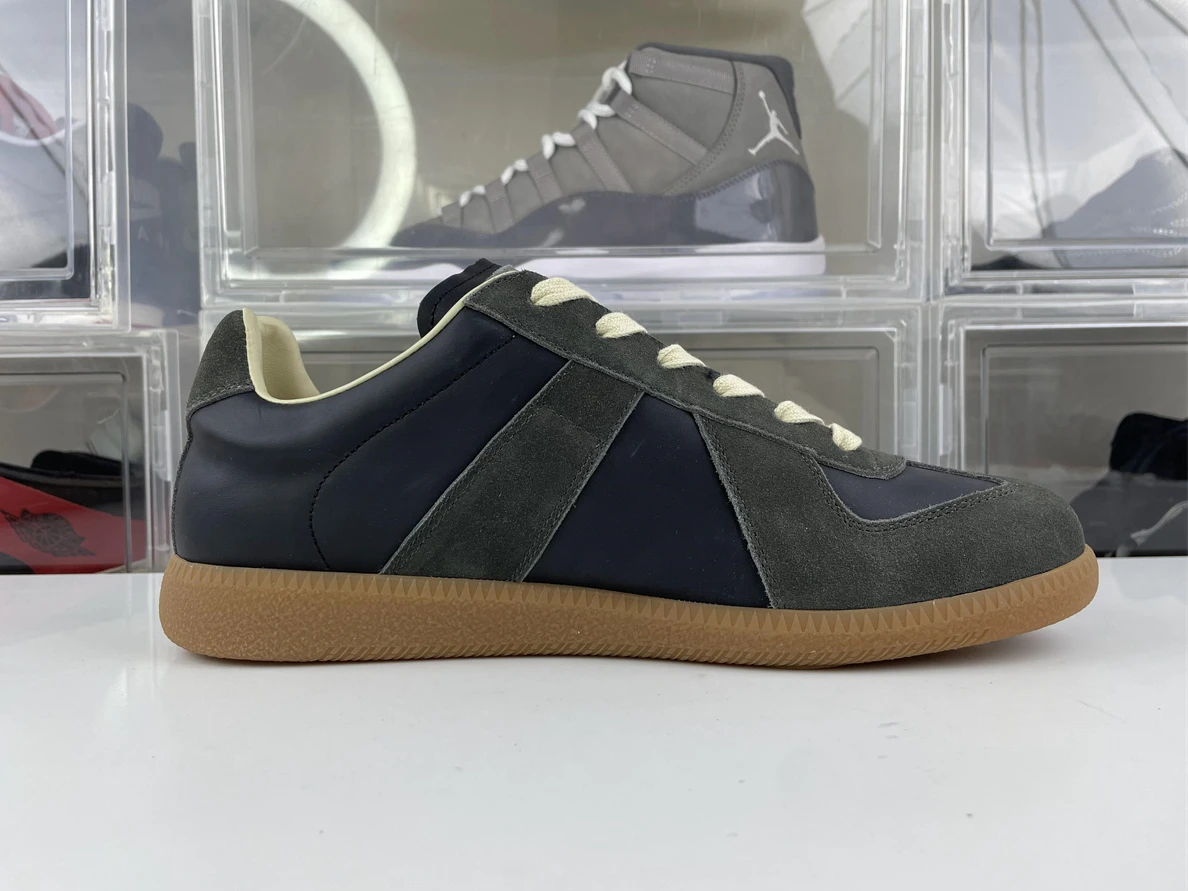 Fashionable 4531 Maison Margiela No.22 Black Grey 3550