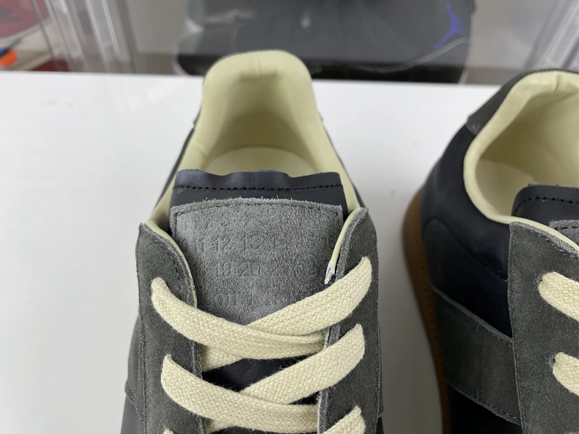 Fashionable 4531 Maison Margiela No.22 Black Grey 3550
