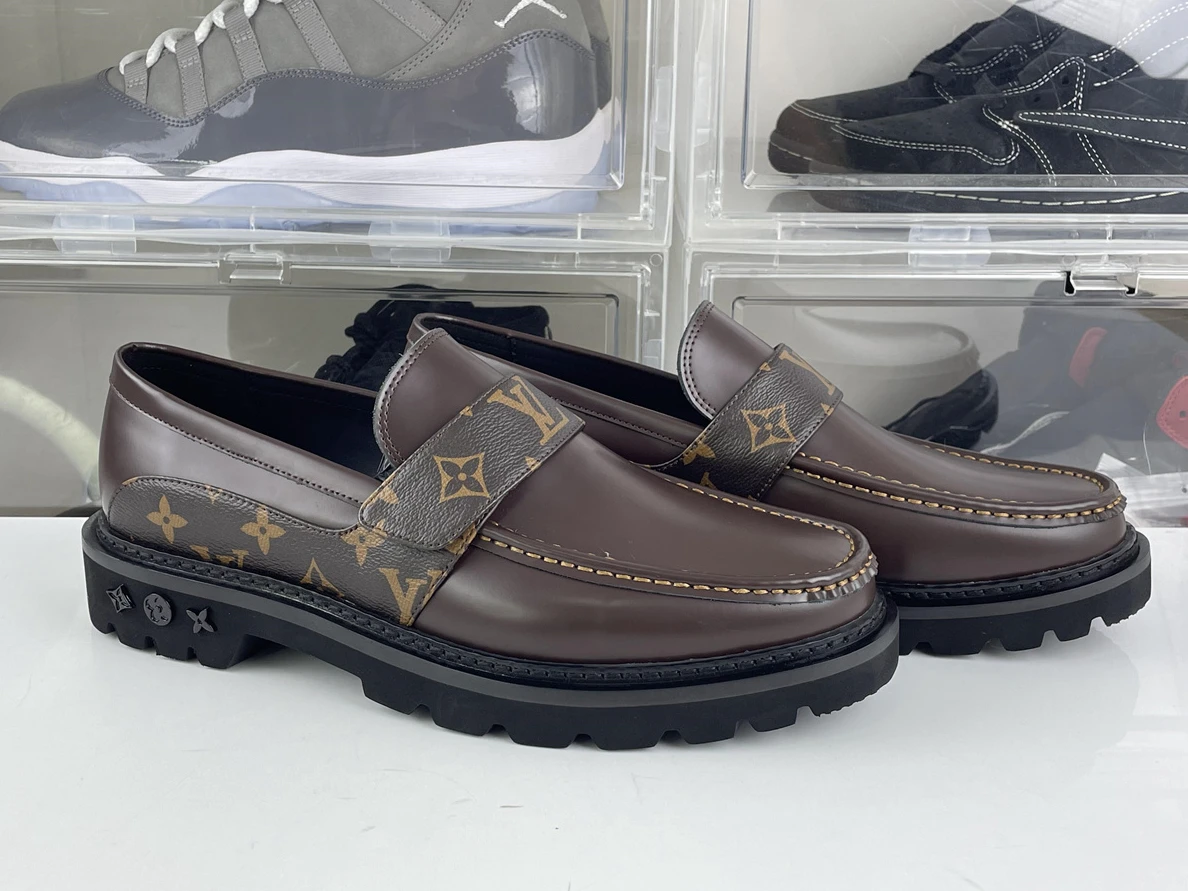 Fashionable 7635 LV Brown bright leather dress shoes 162