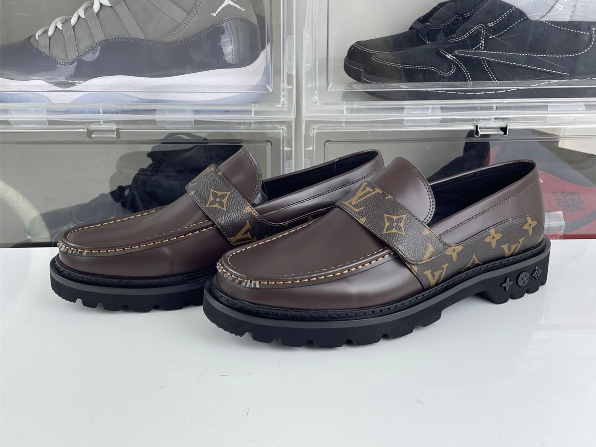 Fashionable 7635 LV Brown bright leather dress shoes 162