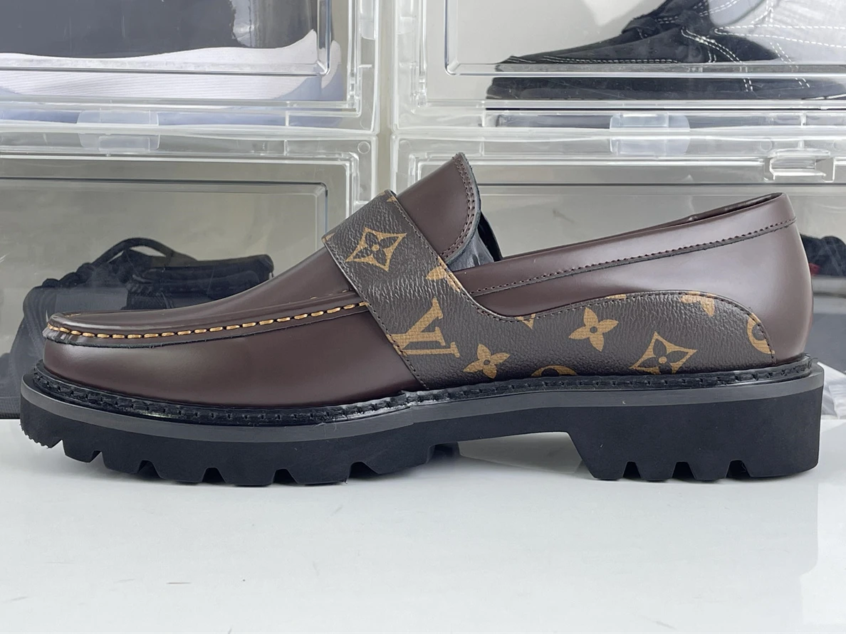Fashionable 7635 LV Brown bright leather dress shoes 162