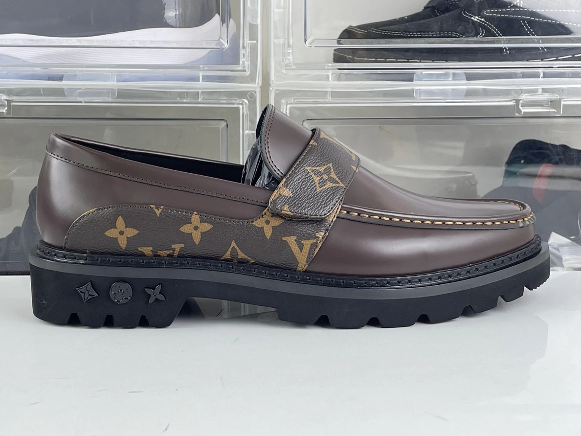 Fashionable 7635 LV Brown bright leather dress shoes 162