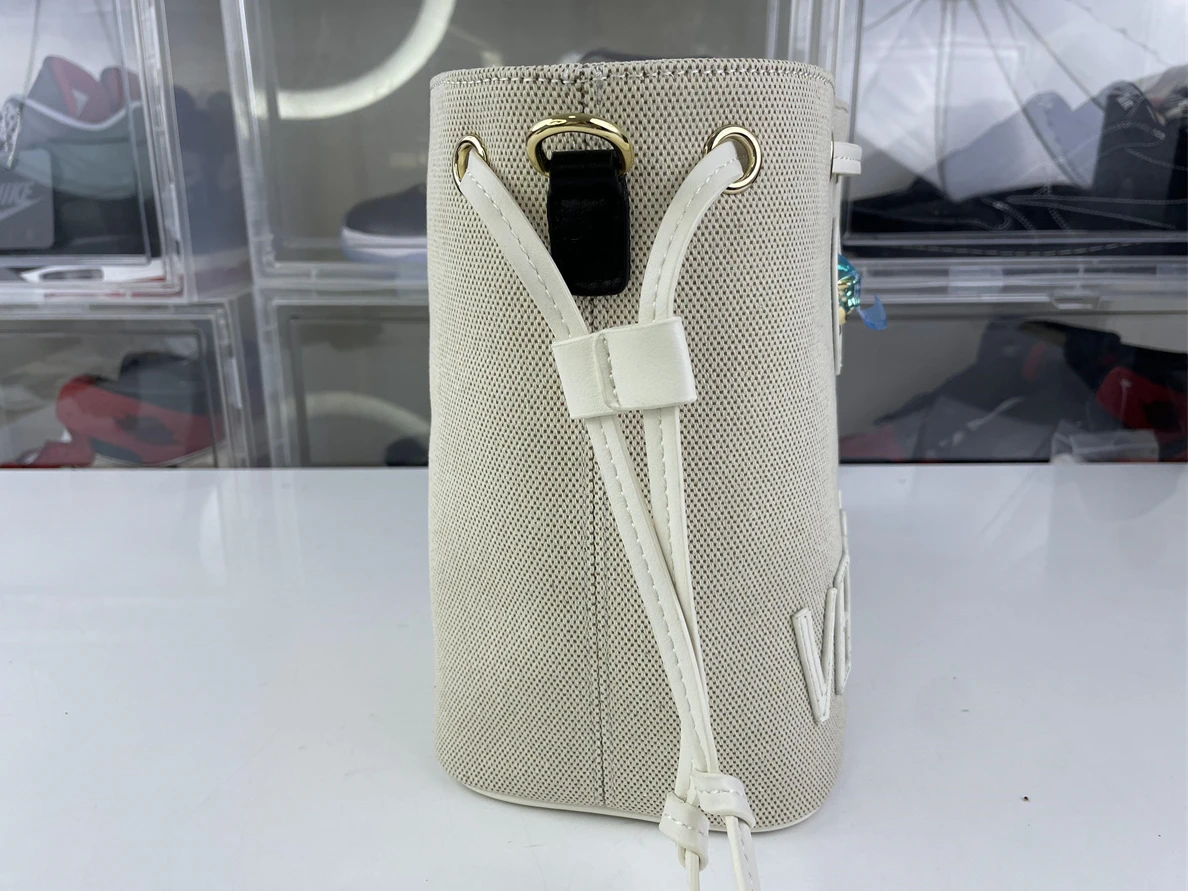 Fashionable 8307 VERSACE Cream white Bucket bag (22 x 20 cm) 222