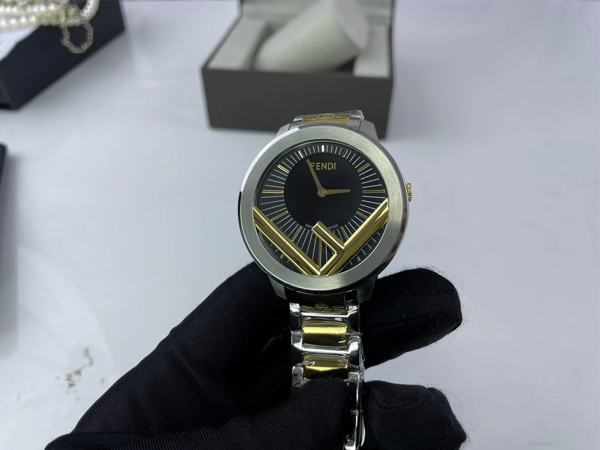 Fashionable 9123 FENDI Lovers Silver gold LOGO watch ( 36 or 42 cm) 307