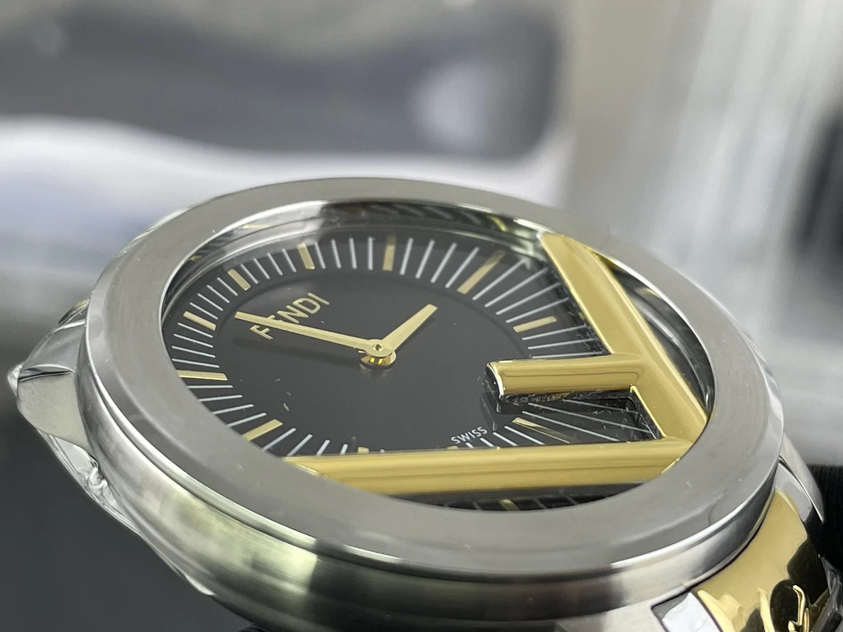 Fashionable 9123 FENDI Lovers Silver gold LOGO watch ( 36 or 42 cm) 307
