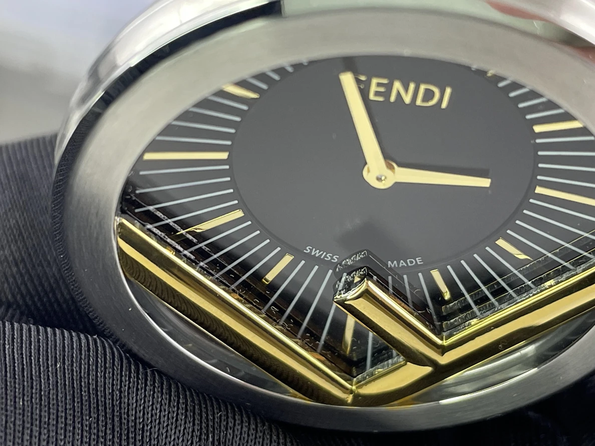 Fashionable 9123 FENDI Lovers Silver gold LOGO watch ( 36 or 42 cm) 307