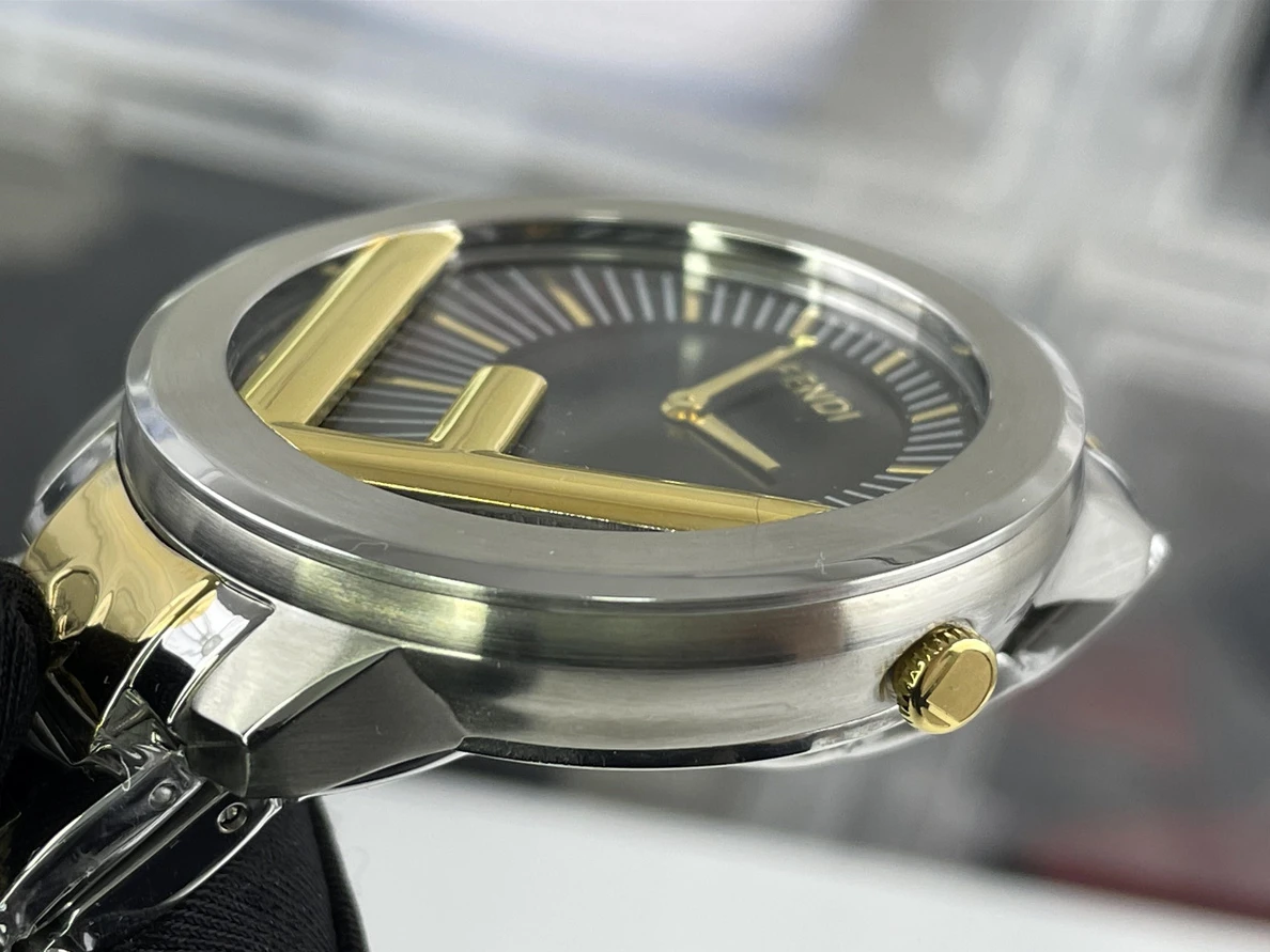 Fashionable 9123 FENDI Lovers Silver gold LOGO watch ( 36 or 42 cm) 307