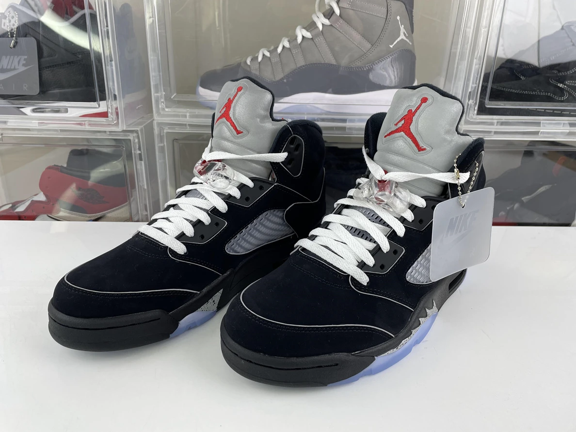 Fashionable GOAT Air Jordan 5 “Black Metallic Reimagined” 931