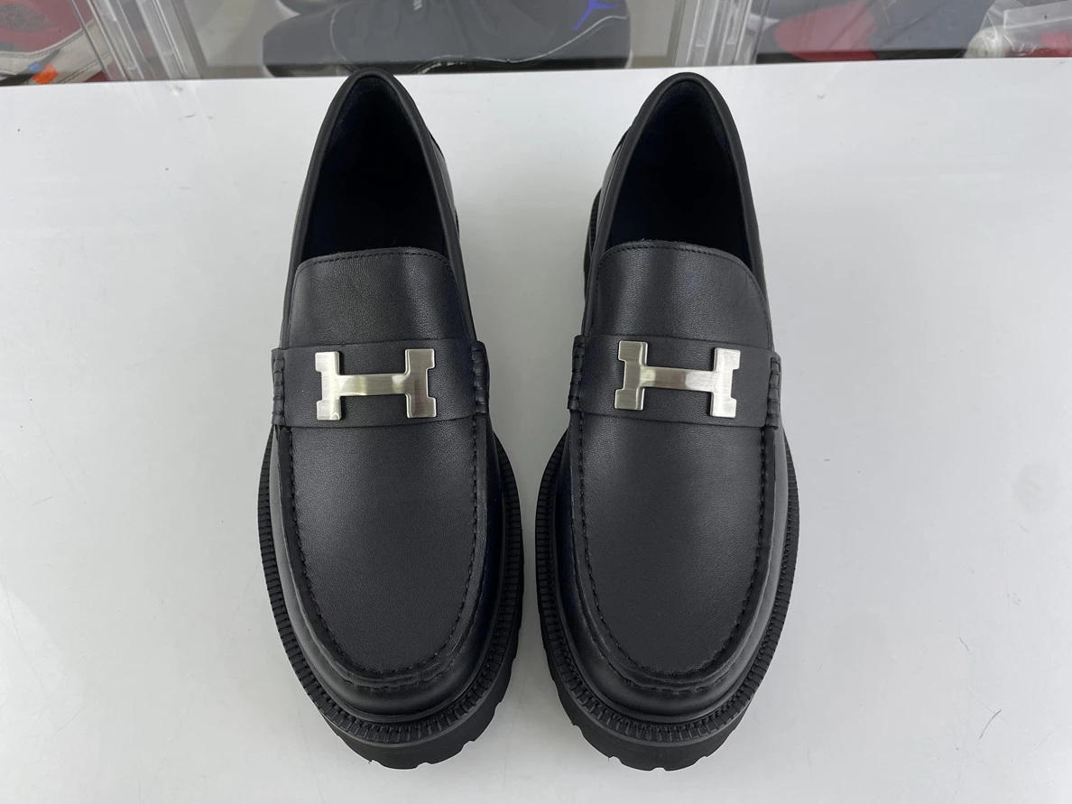 Fashionable Hermes Black mens dressing shoes 112