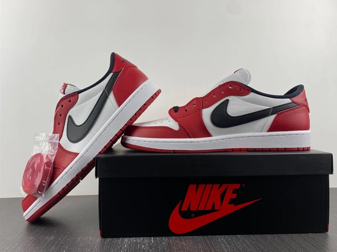 Fashionable Jordan 1 Retro Low Chicago 705329-600 656