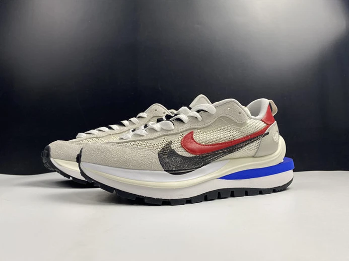 Fashionable Nike Vaporwaffle sacai Sport Fuchsia Game Royal CV1363-100 2711