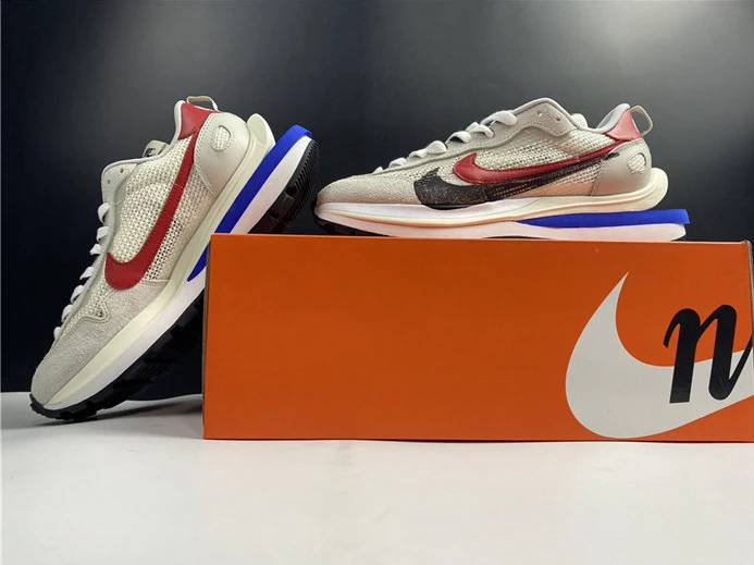 Fashionable Nike Vaporwaffle sacai Sport Fuchsia Game Royal CV1363-100 2711