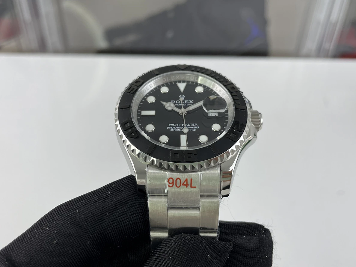 Fashionable Rolex Oyster Perpetual Date with Matt circle (41mm) 303