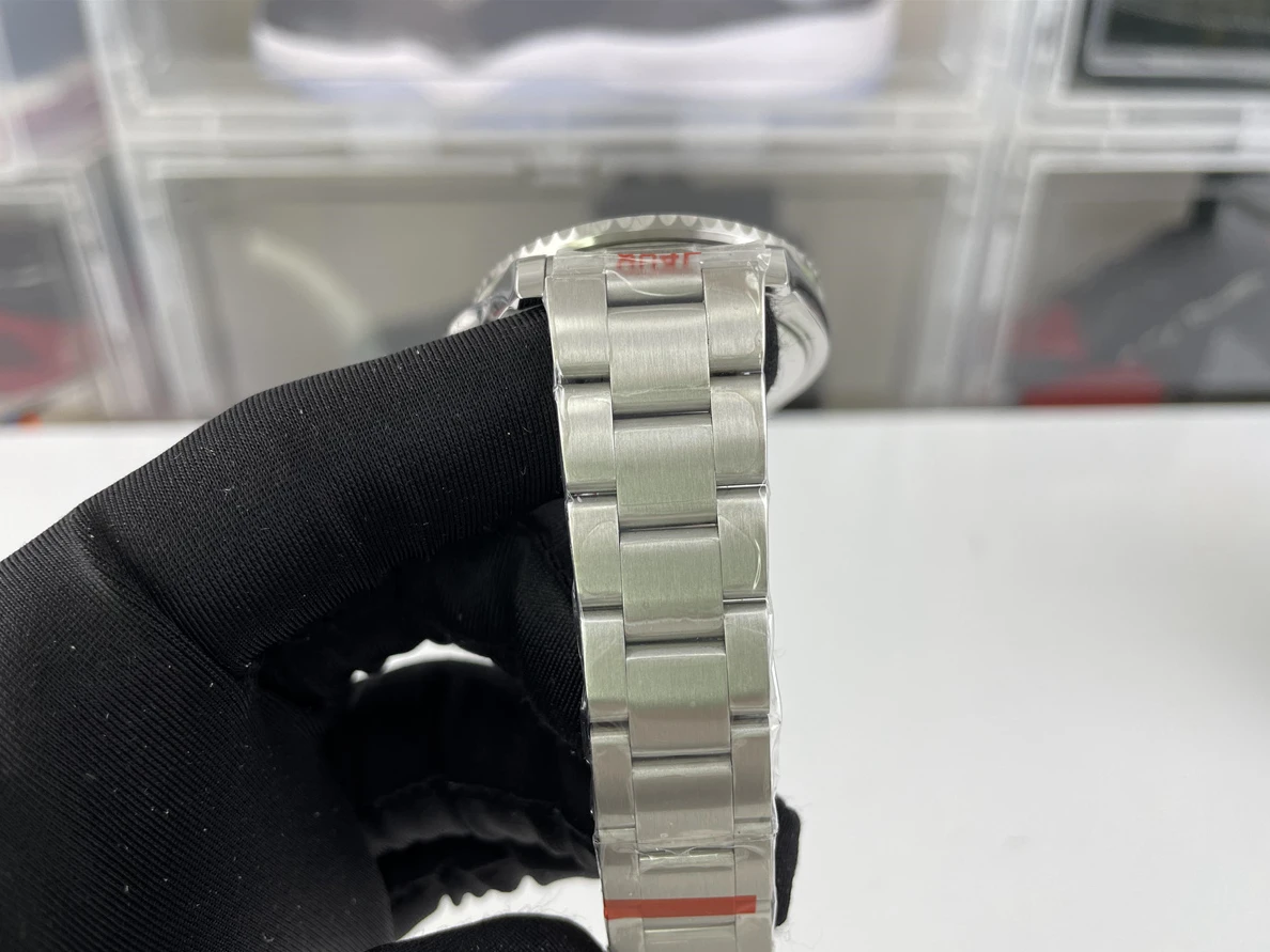 Fashionable Rolex Oyster Perpetual Date with Matt circle (41mm) 303