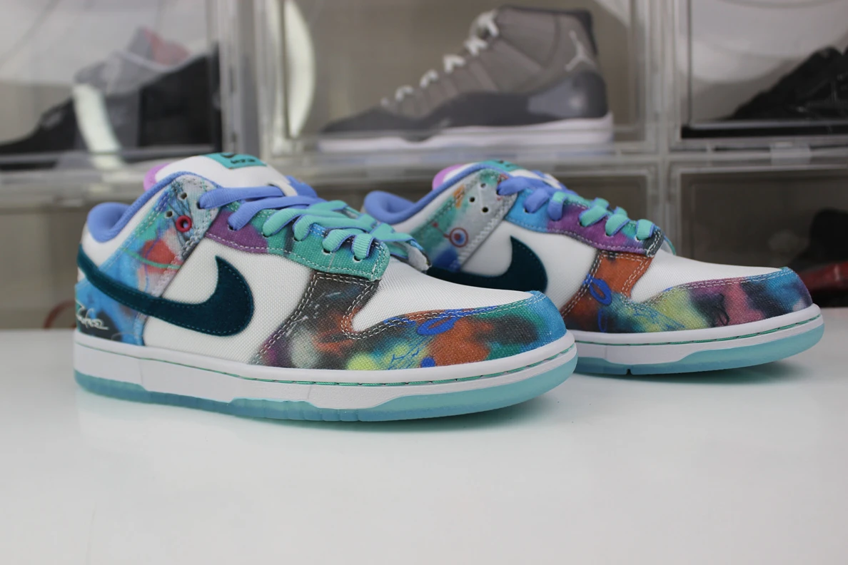 Futura Laboratories x Nike SB Dunk Low Trendy 1716