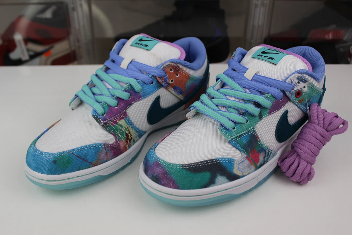 Futura Laboratories x Nike SB Dunk Low Trendy 1716