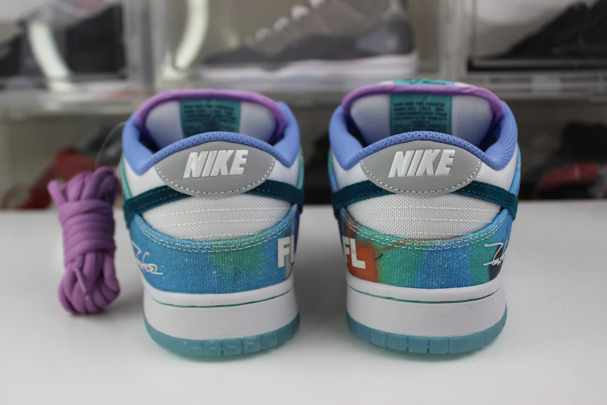 Futura Laboratories x Nike SB Dunk Low Trendy 1716