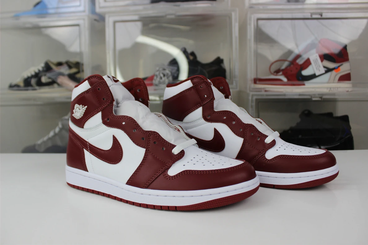 GOAT Air Jordan 1 High OG “Team Red” UrbanStyle 400