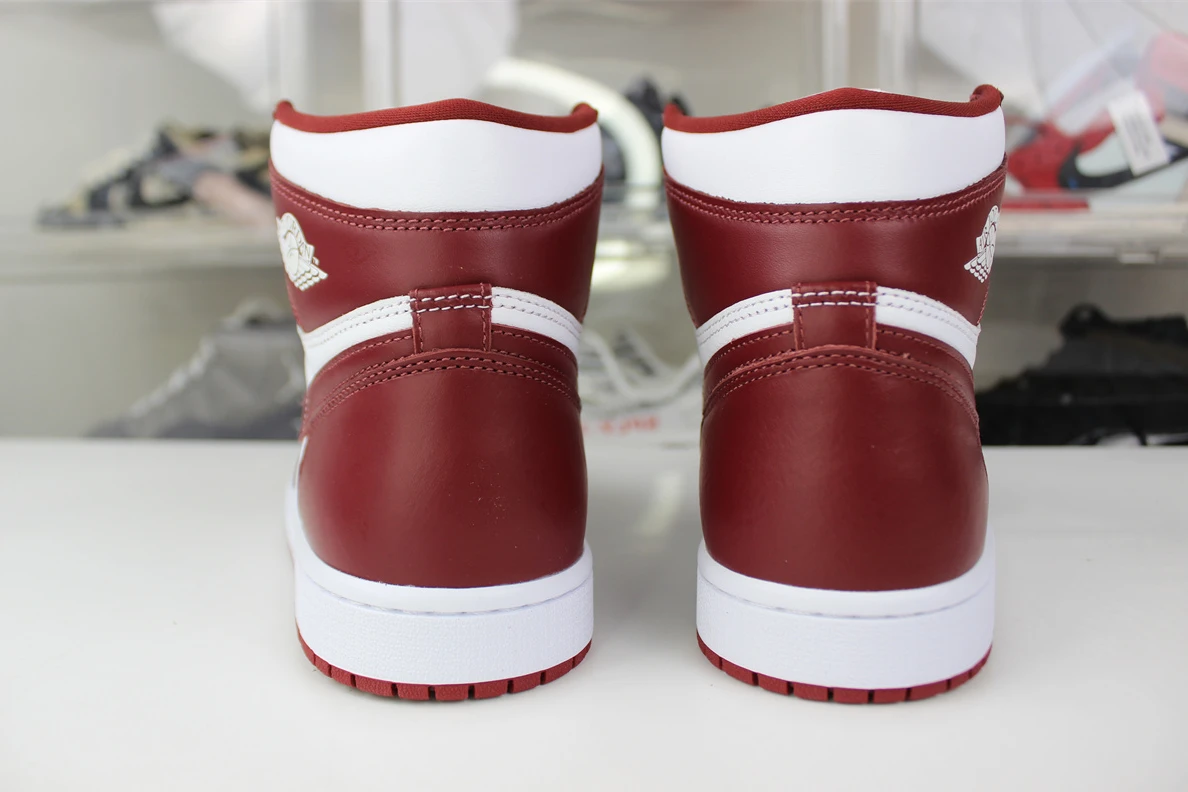 GOAT Air Jordan 1 High OG “Team Red” UrbanStyle 400