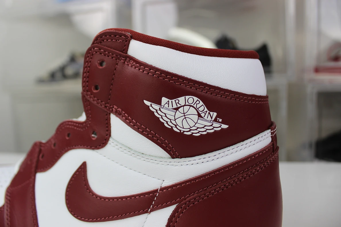 GOAT Air Jordan 1 High OG “Team Red” UrbanStyle 400
