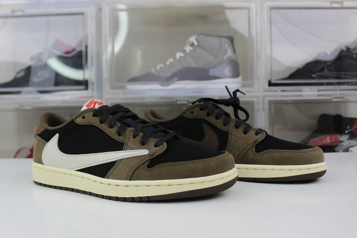 GOAT Air Jordan 1 Low Mocha Comfortable 575
