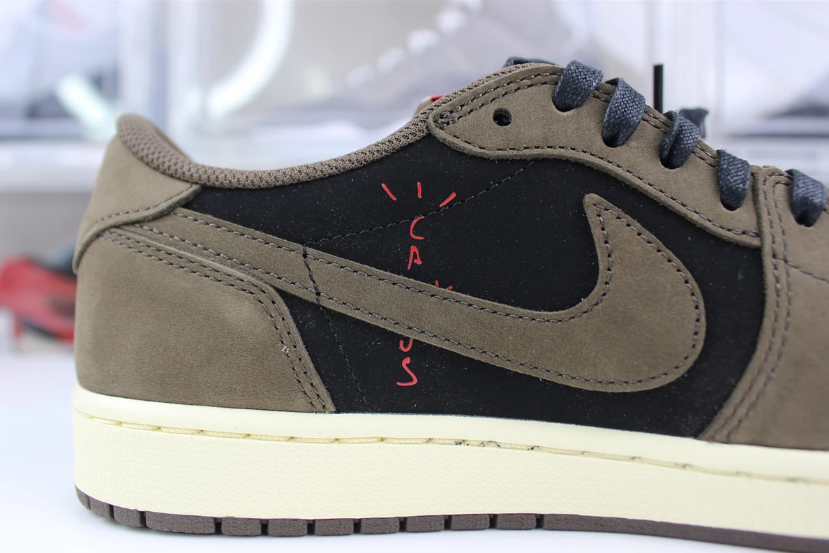 GOAT Air Jordan 1 Low Mocha Comfortable 575
