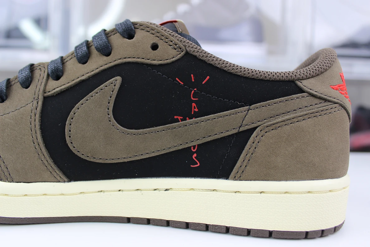 GOAT Air Jordan 1 Low Mocha Comfortable 575